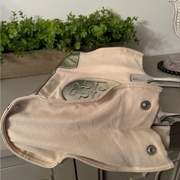 Tory Burch Tote - Picture 10 of 16